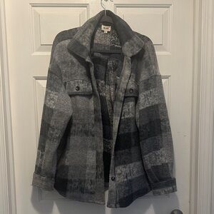 BiBi Women's Black and Gray Plaid Shacket